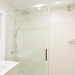 7 Min From The Airport Apartament