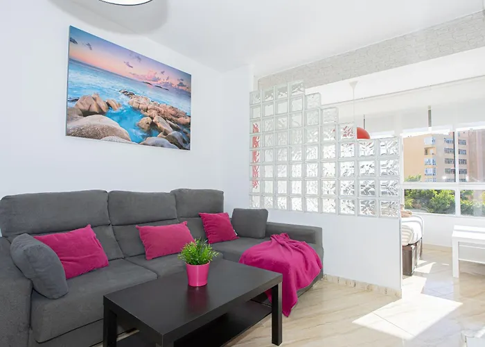 7 Min From The Airport