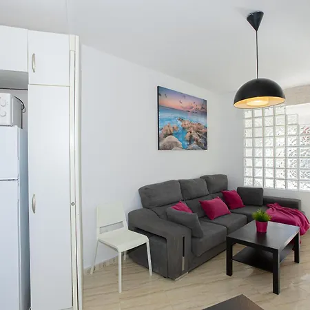 7 Min From The Airport Apartamento